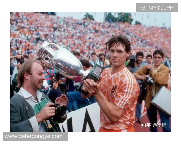 波兰中锋足球的崛起与发展探讨及其在国际赛场上的影响力分析